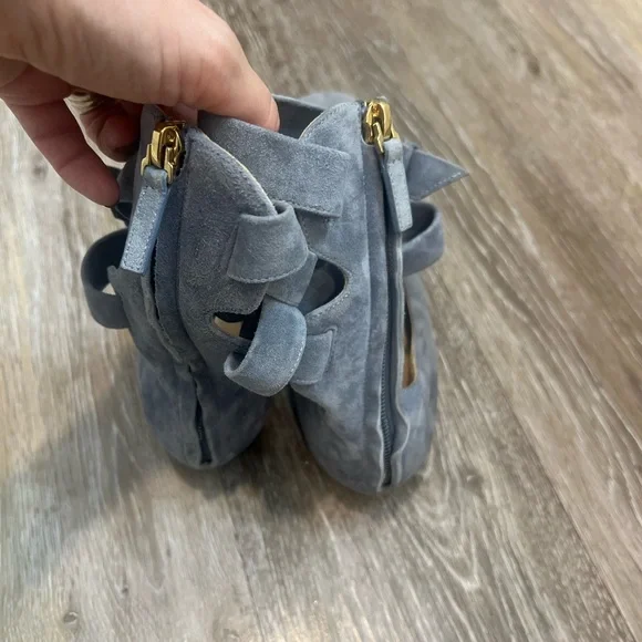 SUPER SALE 💥Valentino Garavani Women's Blue Suede Flats - Picture 2 of 7